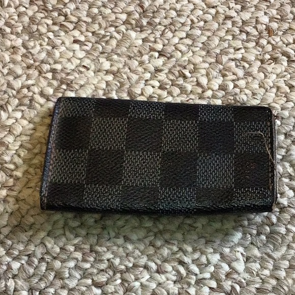 Louis Vuitton key holder checker print - Picture 3 of 10